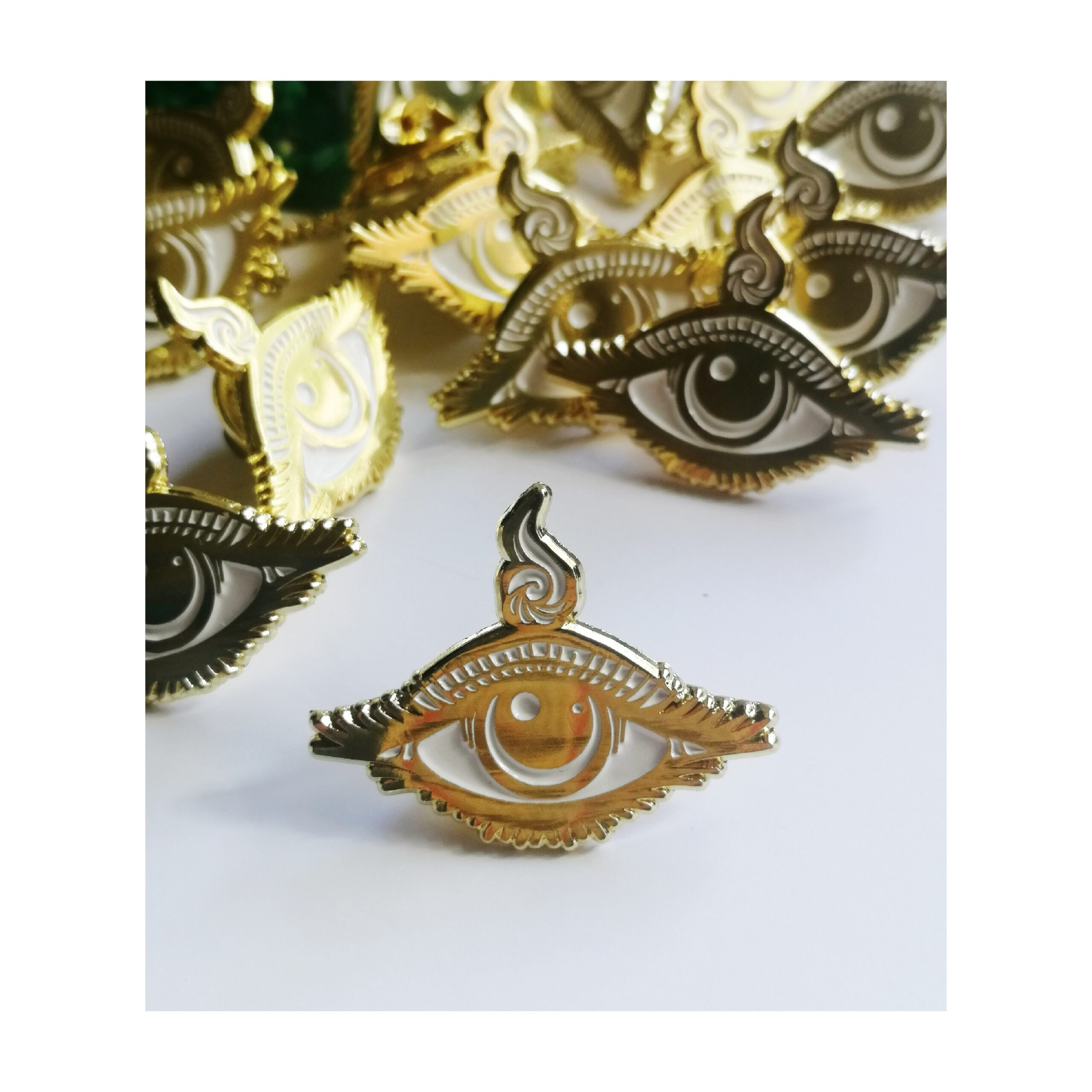 FLAME VISION 🔥/ Pin metálico de edición limitada - Imagen 3