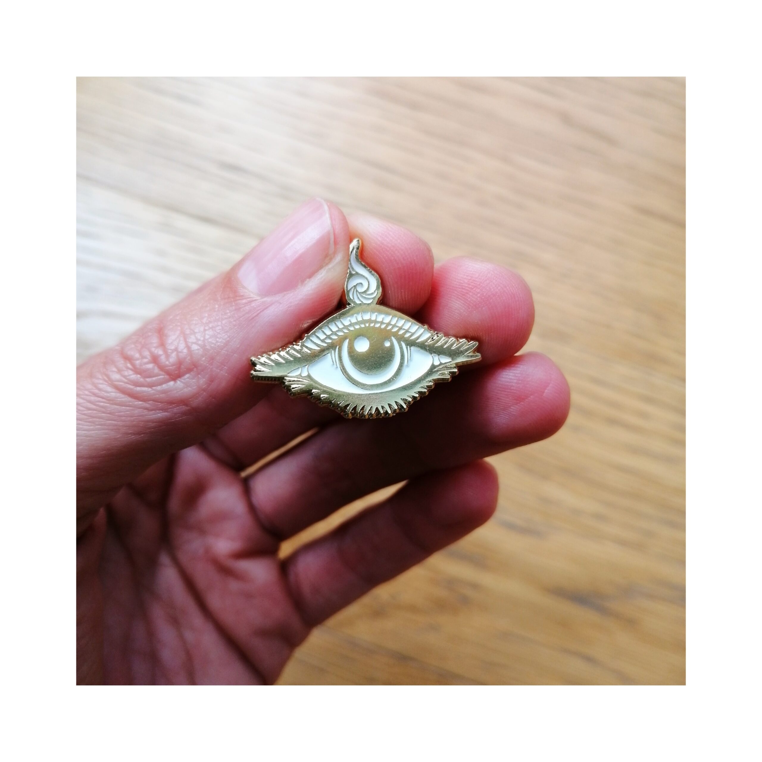 FLAME VISION 🔥/ Pin metálico de edición limitada - Imagen 4